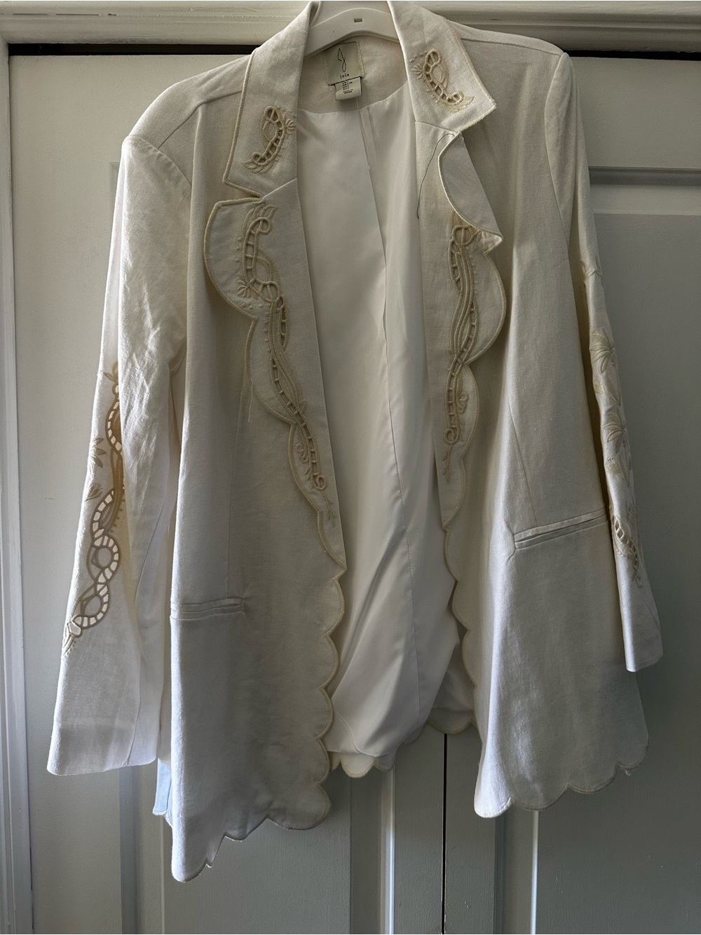 Women's White Embroidered Scallop-Edge Blazer